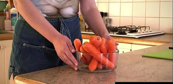  Hot Kim Cumms plays with carrot and squirts
